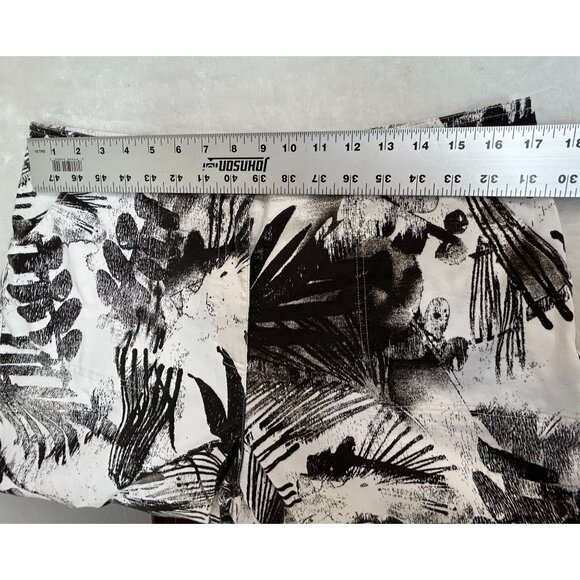 Chico's Womens Black White Abstract Print Capri Pants Size 3 Stretch Casual - Picture 7 of 13